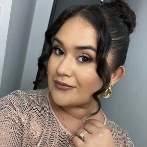 Meet your Posher, Daniela